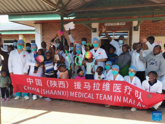 Chinese Medical Team in Malawi cheers children on Int'l Children's Day